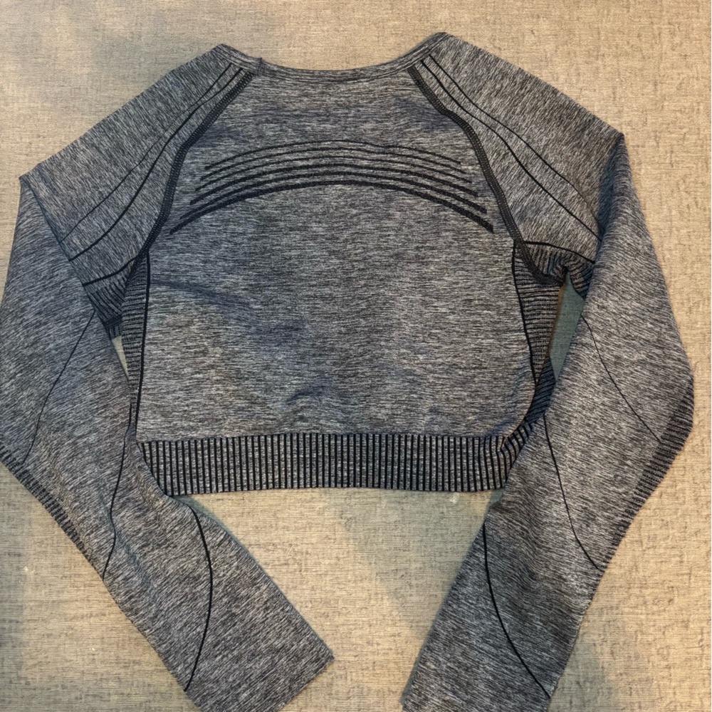 Gymshark long sleeve crop top size small gray - Picture 3 of 3